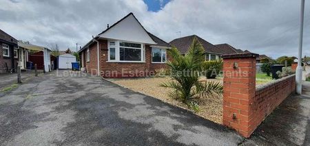 Detached Bungalow, BH17 - Photo 2