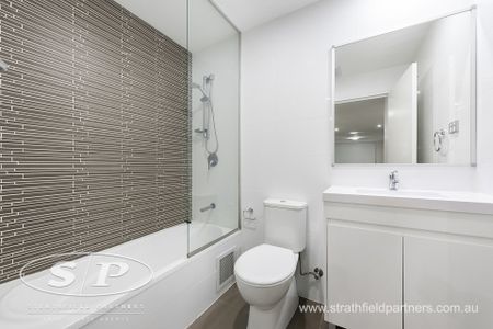 3 Bedroom Apartment in the heart of "Centenary Park" - Photo 2