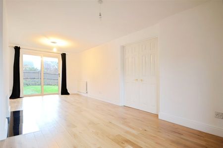 Westcotts Green, Warfield, Bracknell, RG42 - Photo 3