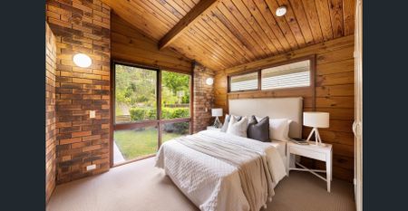 1960s Brick Bungalow – Parkland Precint - Photo 3