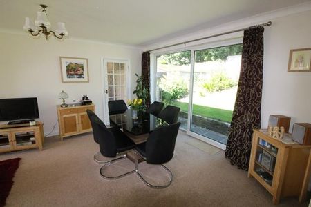 4 bedroom detached house to rent - Photo 2
