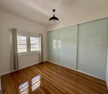 Charming Renovated Family Home in Morts Estate - Photo 2