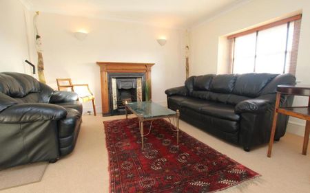 A furnished property in a great location offering easy access to access links into the City. - Photo 2
