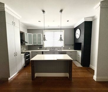 STYLISH 2 BEDDER STEPS FROM THE PARK AND THE NEW GRAFTON POOL - Photo 5