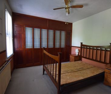 Three bedroom House two bathrooms close to King George Hospital - Photo 5