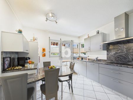 SPACIEUX ET LUMINEUX AVEC UNE VUE MAGNIFIQUE - Photo 3