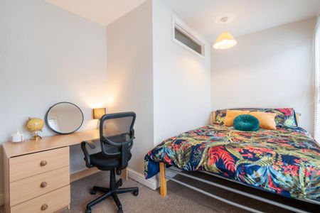 4 bedroom terraced house to rent - Photo 3