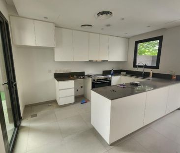 Charming 3 BR Townhouse in Sarab 2, Aljada - Family- - Photo 6