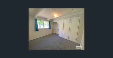 Convenient Living in a Popular Kennington Setting - Photo 3