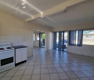 TWO BEDROOM TWO BATHROOM UNIT - CLOSE TO TOWN! - Photo 4