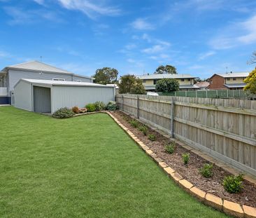 Beautifully Renovated 3-Bedroom Home with Spacious Yard - Photo 6