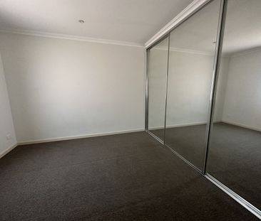 Perfect location & Convenient Living - Photo 4
