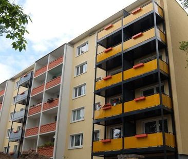 Hereinspaziert: Geräumige 2-Zimmer-Wohnung mit Balkon - Foto 1