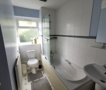 1 bedroom in a house share to rent - Photo 2