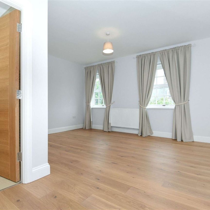 A modern three bedroom second floor apartment with off-street parking situated in the heart of Eton. - Photo 1