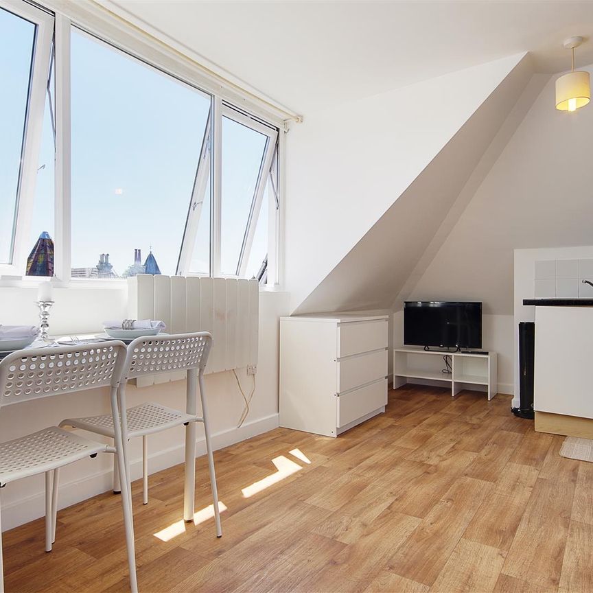 Flat 6, Primerose, Bournemouth, BH3 - Photo 1