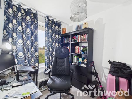 4 bedroom detached house to rent - Photo 4