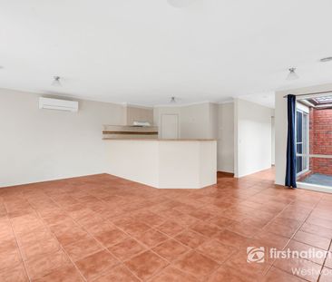 Live happily ever after on Fiona Court - Photo 2