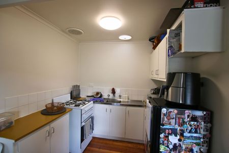 Low-Maintenance Living in the Heart of Thornbury - Photo 4