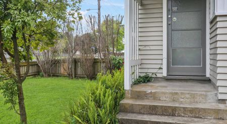 3-bedroom property, perfectly located! - Photo 3