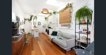 Stunning period residence in highly sought after location - Photo 4