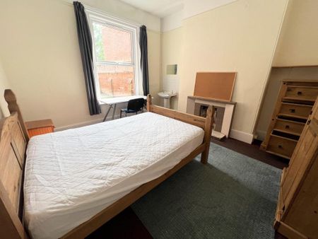 6 bedroom terraced house to rent - Photo 2