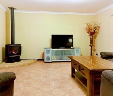 LARGE FAMILY HOME WITH A POOL! - Photo 1