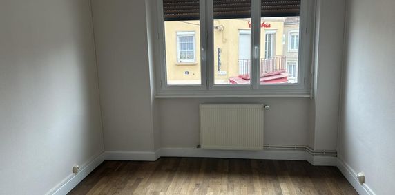 Location Appartement 2 pièces 44m² LE CREUSOT 71200 - Photo 2