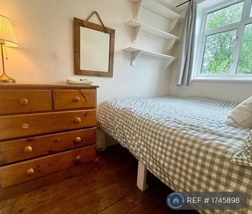 2 bedroom semi-detached house to rent - Photo 5