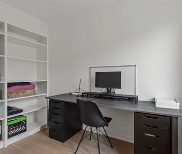 MARIABURG: Volledig gerenoveerd appartement met garagebox en veel b... - Photo 2