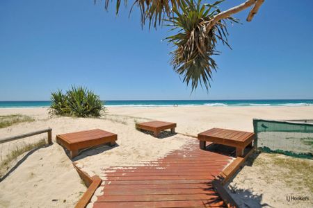 Beachside Living in Prestigious Woodgee Street and Great Ocean Views - Photo 5