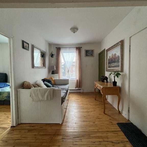 Chaleureux 4 ½ semi-meublé, Saint-Sauveur, Centre-ville de Québec, nc.-né - Photo 1