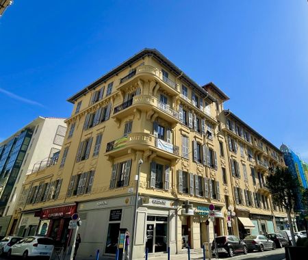 Location Appartement 4 pièces 100m² NICE 06000 - Photo 3