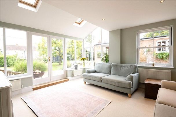 5 bedroom detached house to rent - Photo 1