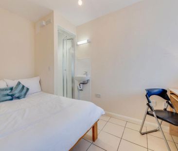 6 bedroom house to rent - Photo 4