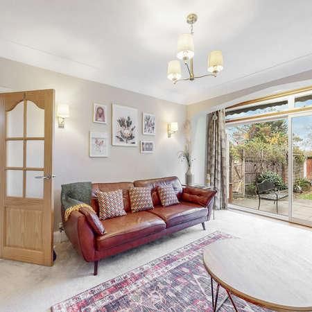 West Towers, Pinner, HA5 - Photo 1