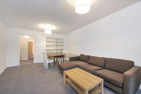 3 bedroom flat to rent - Photo 3