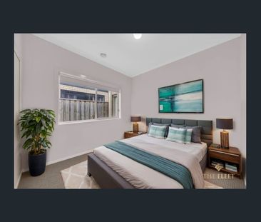 Spacious 4-Bedroom Family Home with Two Living Areas & Modern Comforts - Photo 4