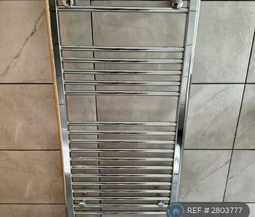 2 bedroom semi-detached house to rent - Photo 3