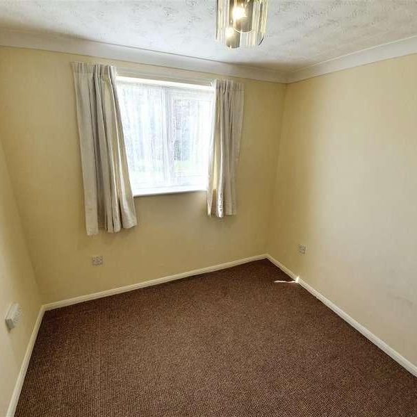 Oliver Close, Rushden, Northants, NN10 - Photo 1