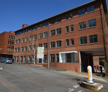 Flat to rent - Elmfield Road, Bromley, BR1 - Photo 5