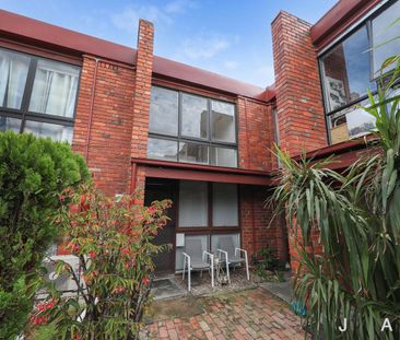 Light-Filled Style with Everyday Ease - Photo 6