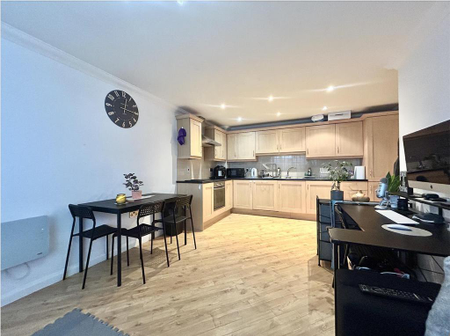 2 bedroom flat to rent - Photo 2