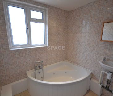 Grange Avenue, RG6 1DJ, University, Reading - Photo 5