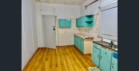 LOCATION LOCATION - Photo 2