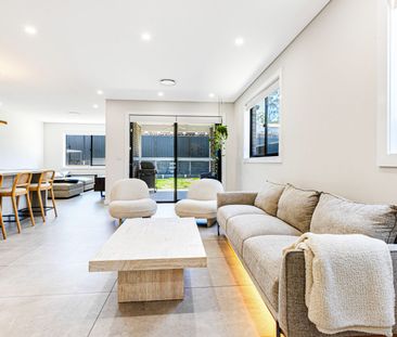 Spacious & Stylish 4-Bedroom Family Home - Photo 2