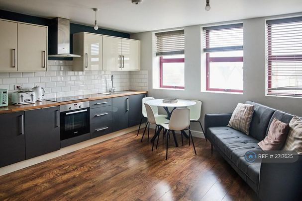 2 bedroom flat to rent - Photo 1