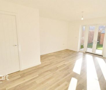 2 bedroom end of terrace house to rent - Photo 3