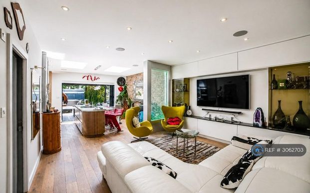 3 bedroom terraced house to rent - Photo 1