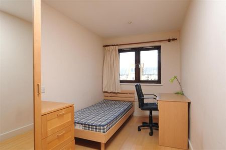 3 bedroom flat to rent - Photo 2